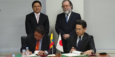 Ecuador y Japn firman crdito por TV Digital