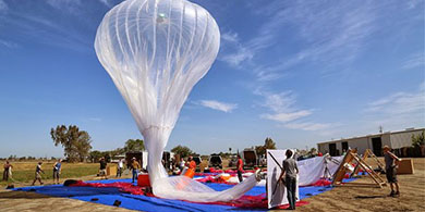 Un globo de Google cay en una finca de Alejandra Maglietti