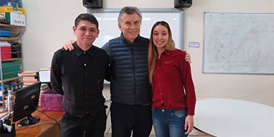Macri visit a Daniel Simons, el joven emprendedor de videojuegos del Barrio Illia