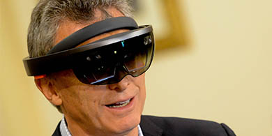 Macri se pone los Hololens de Microsoft para seguir obras pblicas