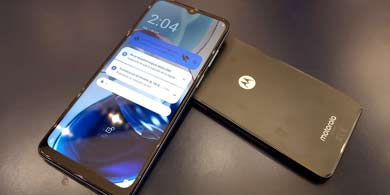 Llegaron a Argentina los nuevos moto e22 y e22i: sonido estreo y pantalla fluida de 90hz