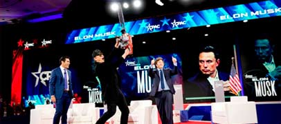 Milei le regal una motosierra a Musk durante la Conferencia de Accin Poltica Conservadora