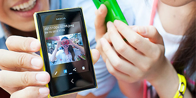 Nokia presenta Asha 503, su smartphone para jvenes