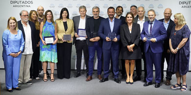 Mendoza, Escobar y 3 de Febrero ganaron los Premios GovTech RECIA 2025