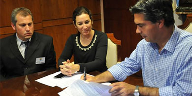Capitanich acord con Samsung para impulsar las TICs en Chaco